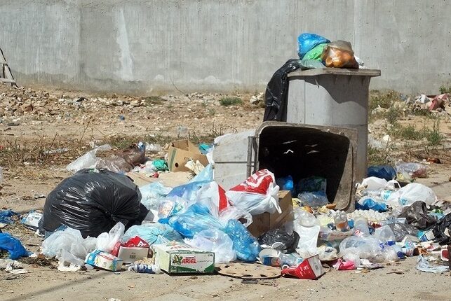 تدهور مستوى النظافة في فاس يثير استياء المواطنين ويستدعي محاسبة المسؤولين