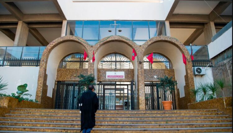 محاكمة قاضيتين بتهمة إتلاف وثيقة بنكية.