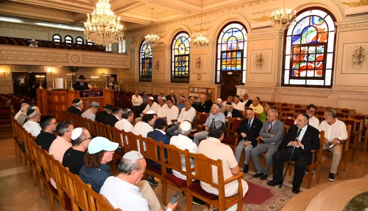هنأ يهود المغرب، يوم الأحد، مواطنيهم المسلمين بمناسبة حلول عيد الفطر المبارك.