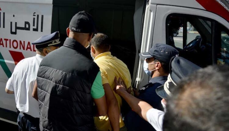 توقيف شاب بتهمة النصب وانتحال صفة ببيوكرى