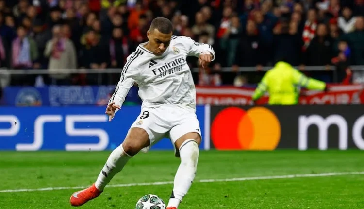 Título del artículo: "El Real Madrid avanza a los cuartos de final de la Champions tras superar al Atlético por penaltis"