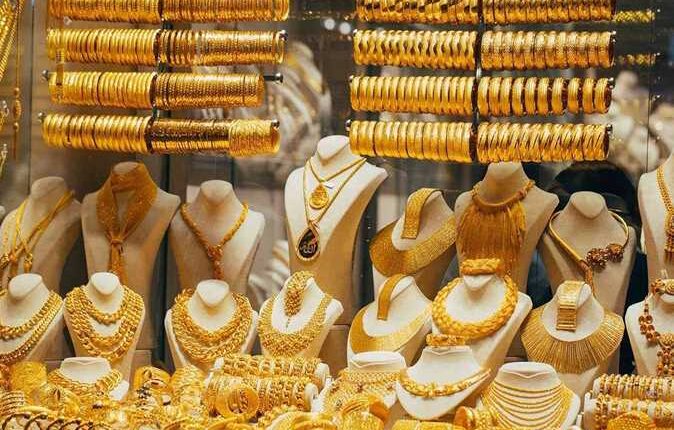 تراجع أسعار الذهب محليا وعالميا اليوم الإثنين 28 أبريل 2025