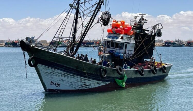 حوادث العمل في البحر تُنهي حياة بحار على متن مركب صيد بالعيون