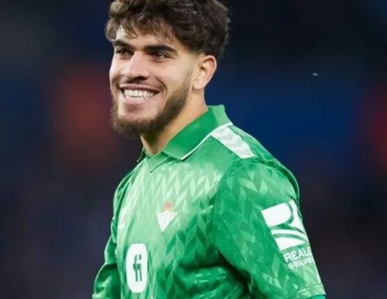 الزلزولي يعود لقائمة ريال بيتيس في دوري المؤتمر الأوروبي