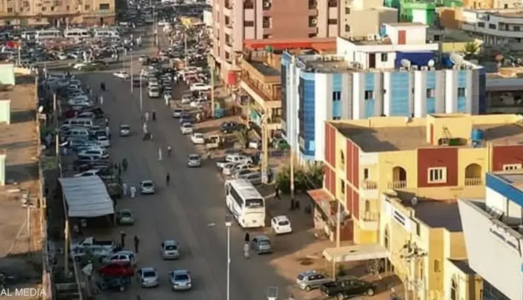 - كما شهد الأسبوع عروضًا من مصممين دوليين، مما أظهر تأثير الأزياء العالمية على الموضة الفرنسية.