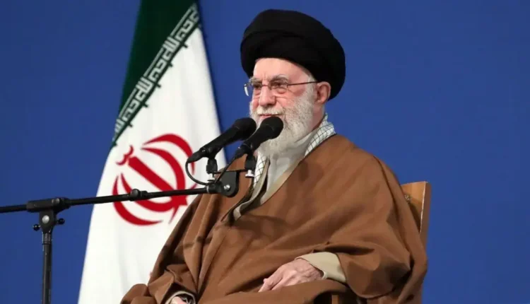 خامنئي: ندير المفاوضات مع أمريكا بحذر