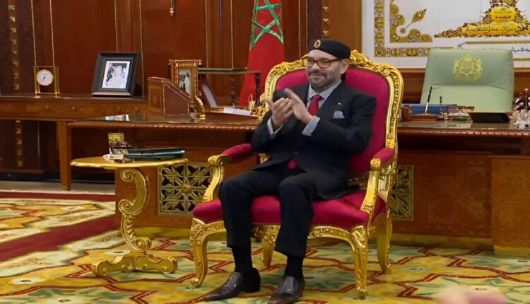 جلالة الملك يهنئ أعضاء المنتخب الوطني لكرة القدم داخل القاعة للسیدات بمناسبة فوزه بكأس إفریقیا للأمم 2025
