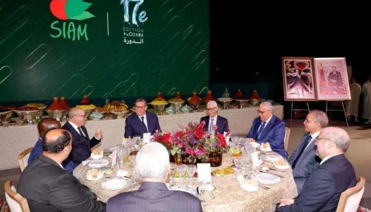 أخنوش يترأس مأدبة عشاء أقامها جلالة الملك على شرف المدعوين والحاضرين للملتقى الدولي للفلاحة بمكناس في دورته 17