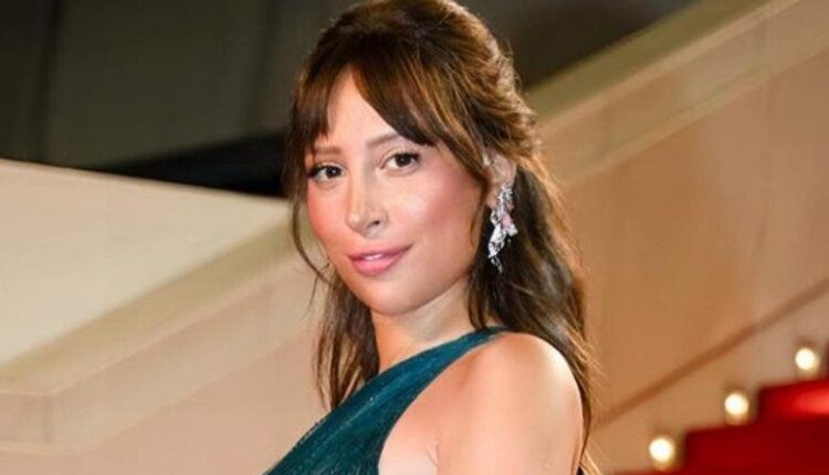 سمية الألفي تتألق في مهرجان كان السينمائي وتفرض حضورها على السجادة الحمراء