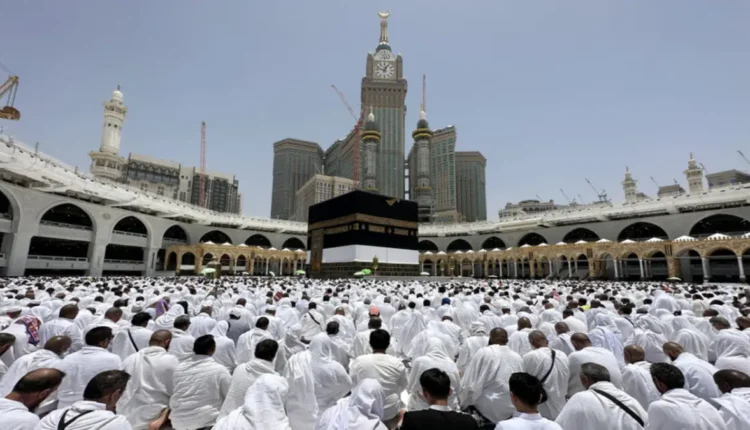 السعودية تشدد لهجتها وتحذر من عقوبات بشأن تصاريح الحج