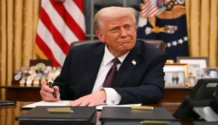 قاضٍ أمريكي يأمر إدارة ترامب بقبول 12,000 لاجئ