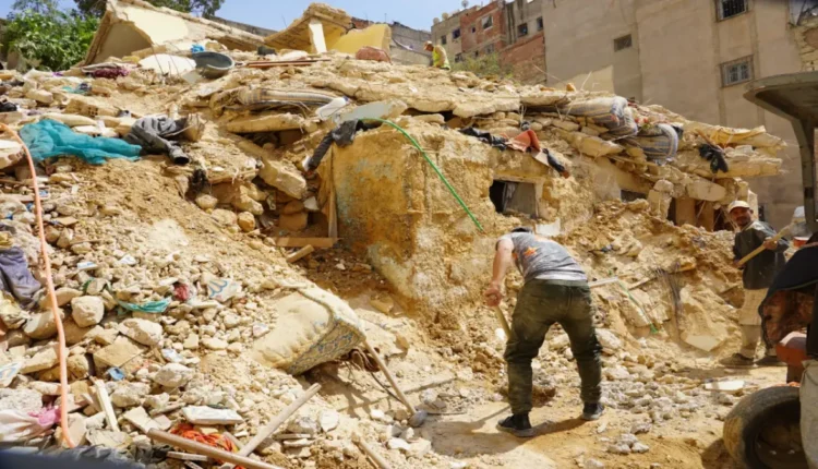 ساكنة حي الحسني في فاس تحتج مطالبة بتدخل عاجل بعد انهيار مبنى آيل للسقوط