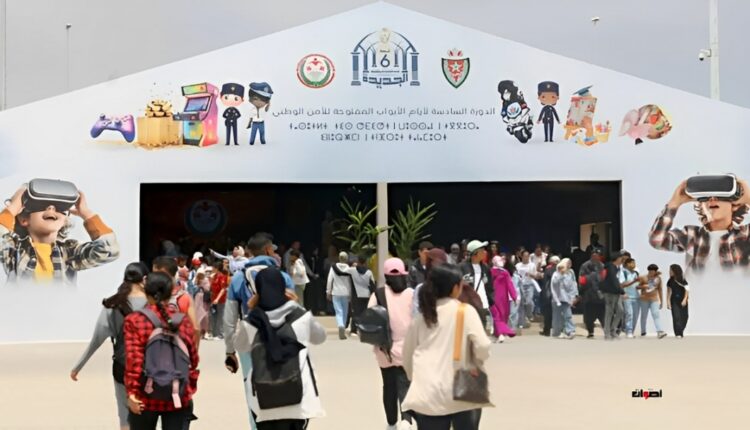 “مغامرة الأطفال مع الأبواب المفتوحة: كيف يتحول عالم الشرطة إلى ملعب للمرح والتعلم”