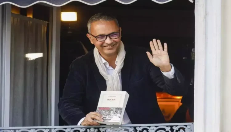 فرنسا تعبر عن قلقها إزاء مذكرتي توقيف دوليتين بحق الكاتب كمال داود