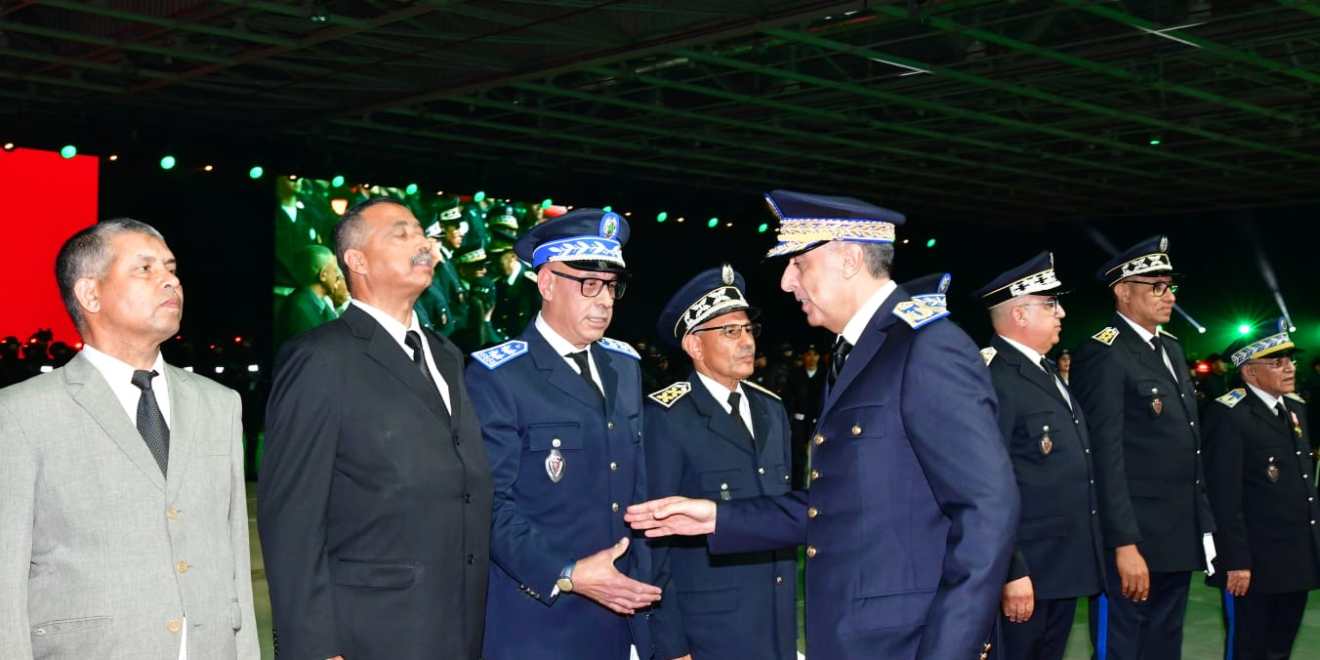 السيد حموشي يوشح السيد خالد علوي عبدلاوي بوسام ملكي