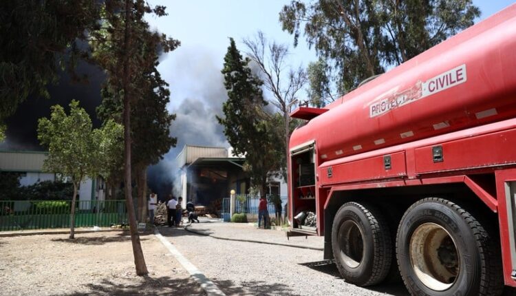 حريق ضخم في مصنع نسيج ببرشيد يؤدي إلى إصابة عامل