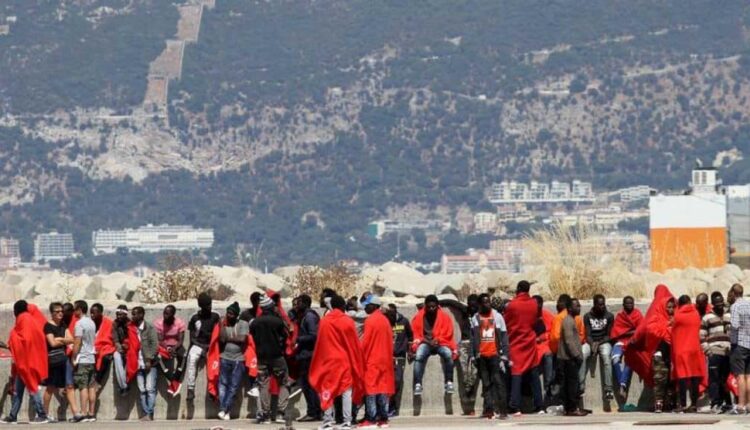 إسبانيا تقترب من تسوية أوضاع 400 ألف مهاجر قبل تطبيق قانون الهجرة الجديد