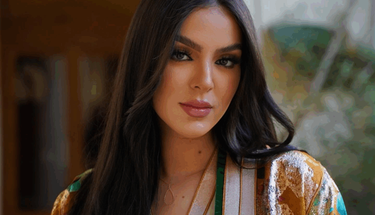 دعاء اليحياوي تتسلم سيارة فاخرة وتتداولها الجماهير