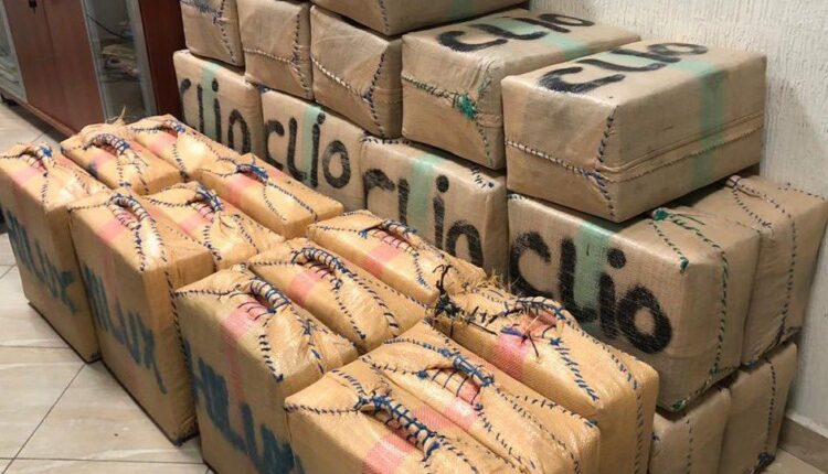 عملية أمنية ناجحة بمدينة أسفي: حجز طنا و54 كيلوغراما من مخدر الشيرا وتوقيف أربعة أشخاص.