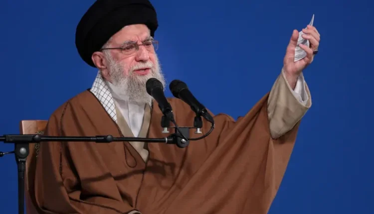 خامنئي يحذر من عواقب وخيمة في حال هجوم أميركي على إيران
