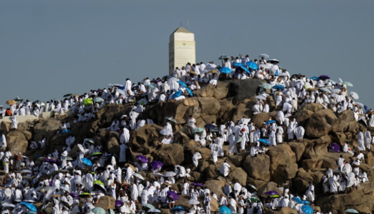 تسجيل إصابات بالإجهاد الحراري في صفوف الحجاج بعرفة