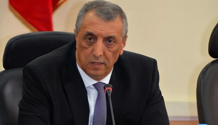 الوالي فريد شوراق يثير الجدل بنحره كبش العيد أمام أنظار الحاضرين: هل هو تقليد أم رمزية خاصة؟
