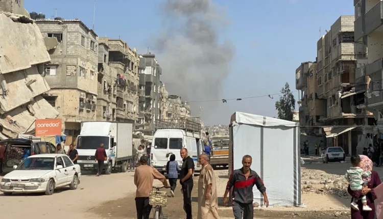 مقتل 12 فلسطينيًا في قصف إسرائيلي على خيمة نازحين بجوار مدرسة في خان يونس