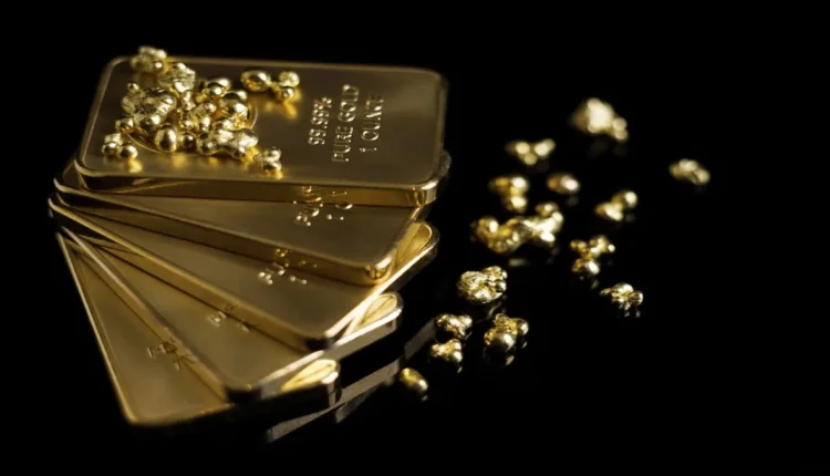 ارتفاع الذهب وتراجع الدولار في ظل تصاعد التوترات التجارية العالمية
