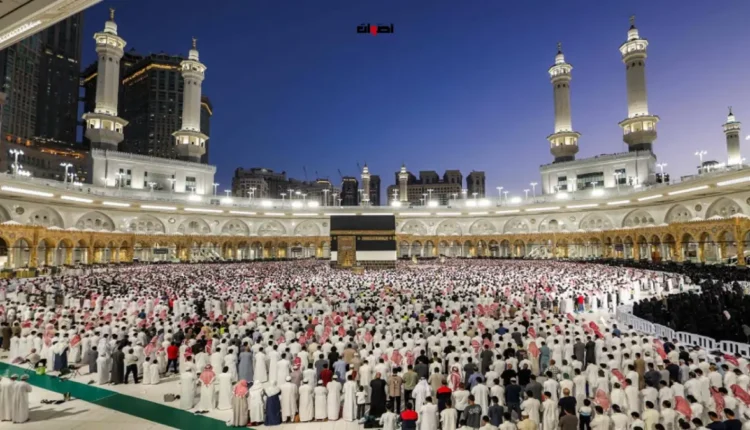 الحجاج يبدأون رمي "جمرة العقبة" الكبرى في مشعر منى