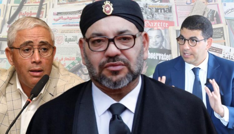 السيد محمد المهدي بنسعيد، وزير الشباب والثقافة والتواصل، والسيد عبد الكبير إخشيشن، رئيس النقابة الوطنية للصحافة المغربية. يتوسطهما جلالة الملك محمد السادس