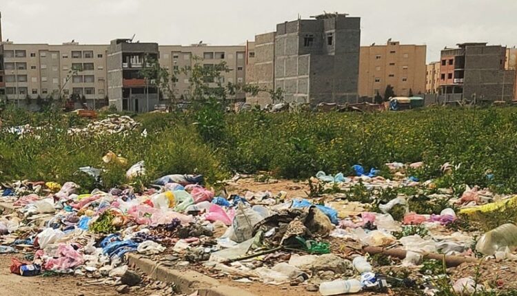 أزمة نفايات خانقة في بني يخلف بسبب غياب الحاويات