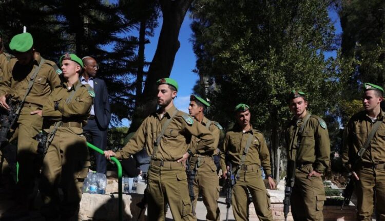 قصف في جباليا يصيب جنديين إسرائيليين.. وترجيحات بانتحار جندي في الضفة