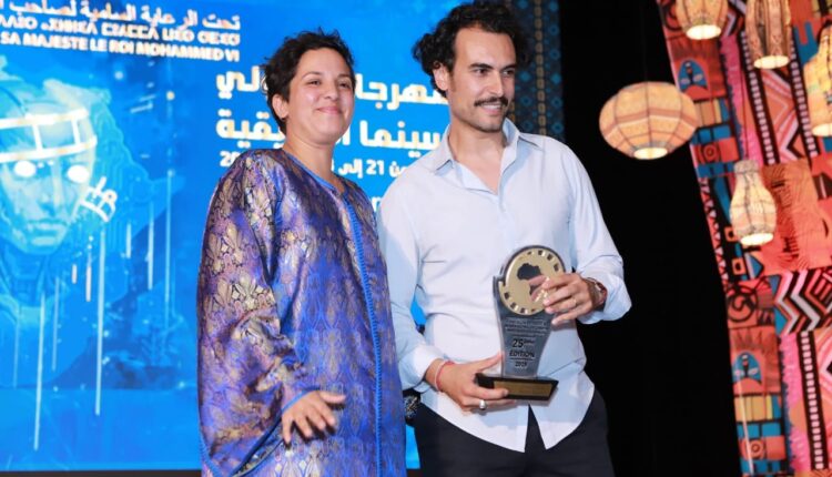 الفيلم الصومالي "قرية قرب الجنة" يتوج بالجائزة الكبرى للمهرجان الدولي للسينما الإفريقية بخريبكة