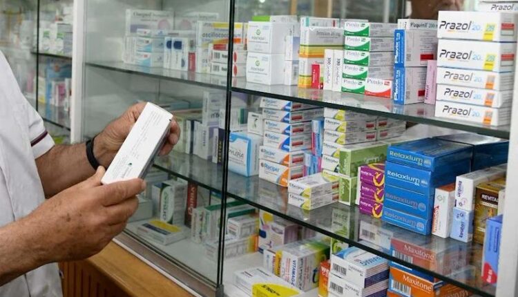 هل يشعل خفض أسعار الأدوية مواجهة مفتوحة بين الصيادلة والمستهلكين؟