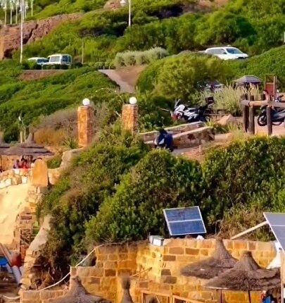 طنجة: السلطات تغلق مقهى عشوائية بشاطئ بوهندية بسبب شكاوى من الأسعار المرتفعة