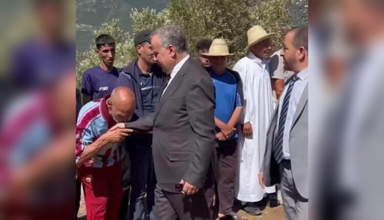 لقطة مثيرة للجدل... مواطن يحاول تقبيل يد عامل شفشاون