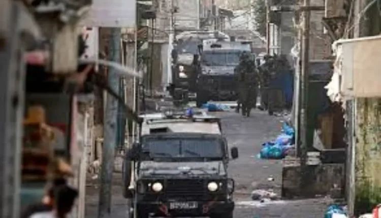 استشهاد شاب فلسطيني برصاص الاحتلال شمال رام الله وإصابة حامل خلال اقتحام قرية جنوب نابلس