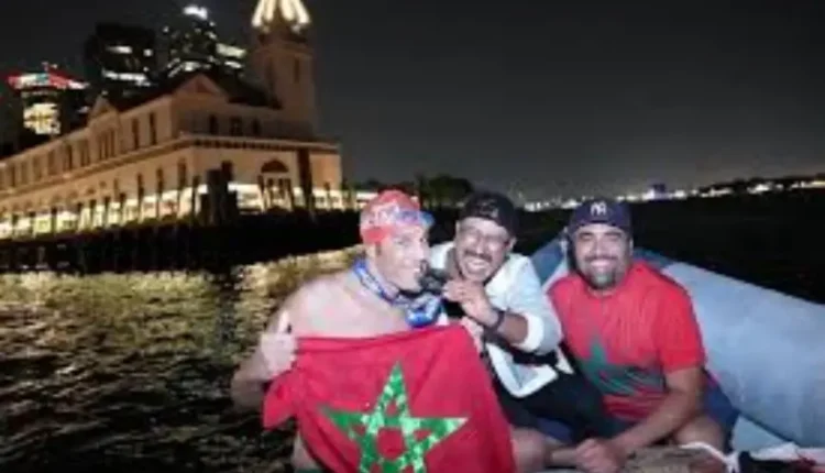 الولايات المتحدة.. السباح المغربي حسن بركة يحقق إنجاز السباحة حول محيط جزيرة مانهاتن