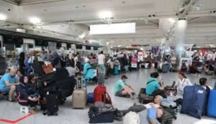 إحتجازمسافرين مغاربة بمطار إسطنبول