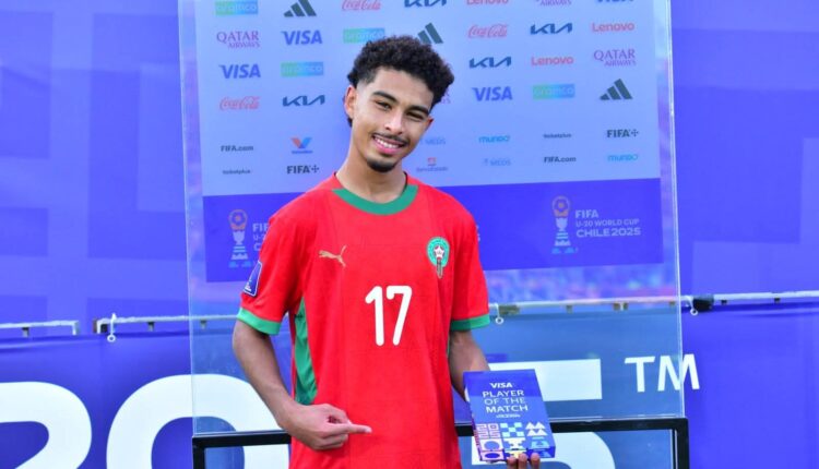 ياسين جاسيم يتوج بجائزة أفضل لاعب في مواجهة المغرب وإسبانيا