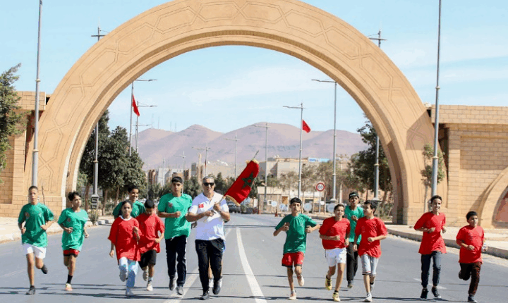 انطلاق المرحلة الـ11 من سباق التناوب الرمزي للمسيرة الخضراء في طانطان
