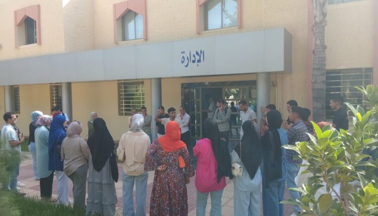 طلبة “إجازة التميز في العمل الاجتماعي” ينتفضون ضد قرار غامض بإغلاق الماستر
