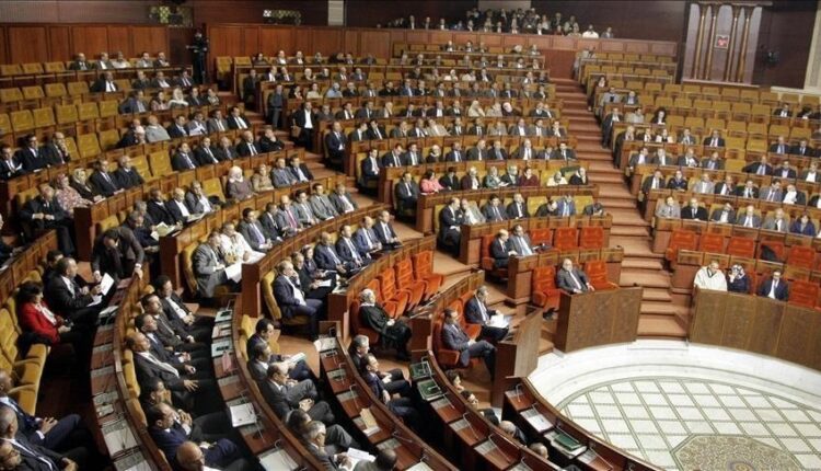 عمال الأمن الخاص يخوضون وقفة احتجاجية على الأبواب