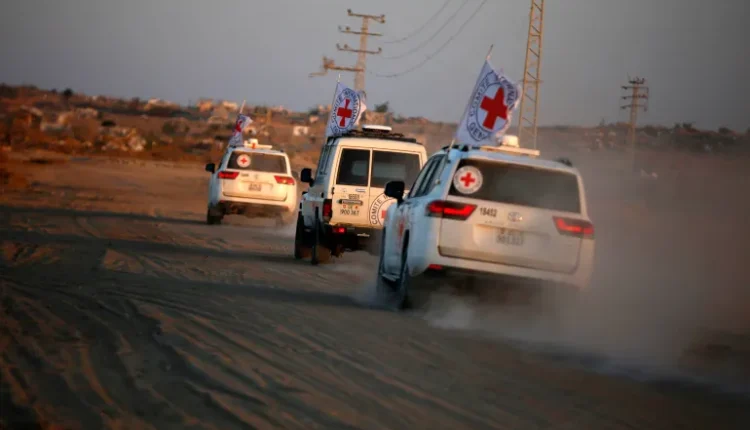 الصليب الأحمر يسلم 30 جثمانا لأسرى فلسطينيين استشهدوا في غزة
