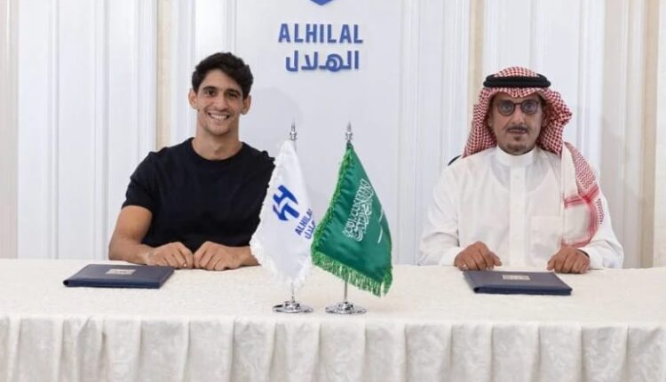 ياسين بونو يُمدّد مقامه مع الهلال السعودي حتى 2028