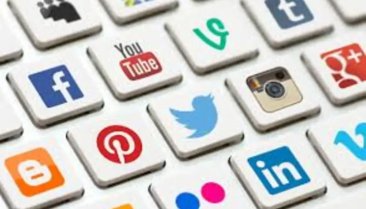 كيف ينشرون هكذا؟ بيع الشواهد على مواقع التواصل وصمت الرقيب