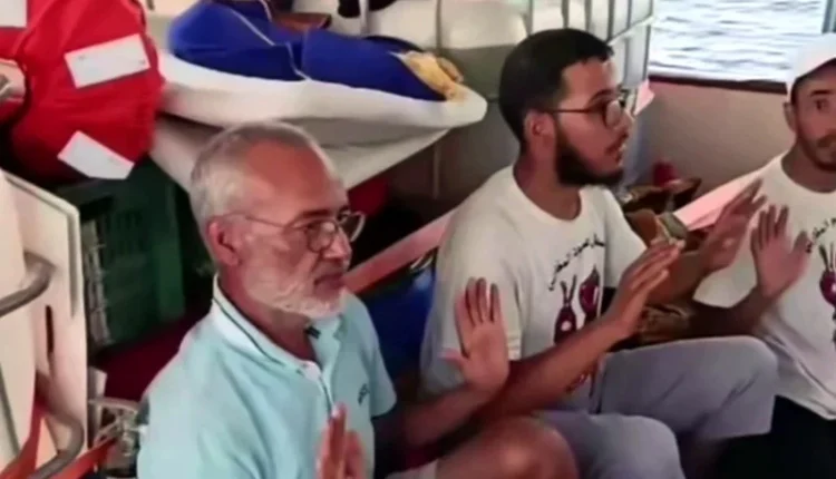 إسرائيل ترحل أربعة مواطنين مغاربة من المشاركين في "أسطول الصمود"