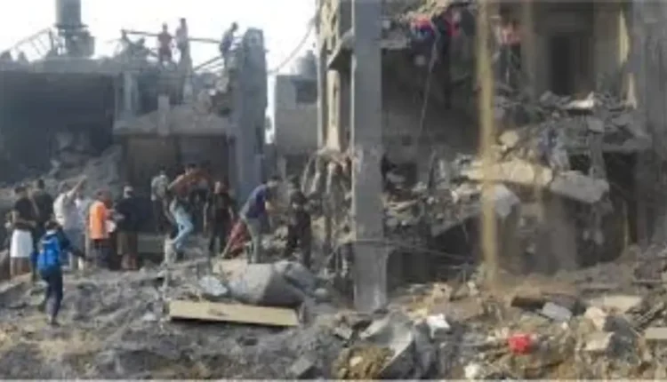 قطاع غزة :4 شهداء وعشرات المصابين في قصف مستشفى المعمداني