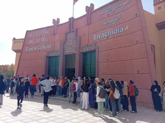 إعدادية أولاد شاكر تفوز بالإقصائيات الإقليمية للمسرح بالرشيدية