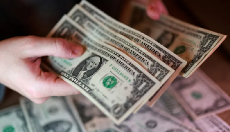 الدولار قرب أدنى مستوى في 10 أيام والين يتجاهل رفع الفائدة